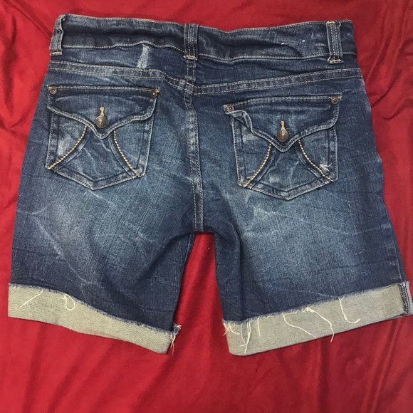 Delia’s denim shorts - Picture 4 of 4